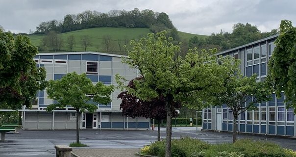 NON à la fermeture du collège La Jordanne ! Non au mépris !